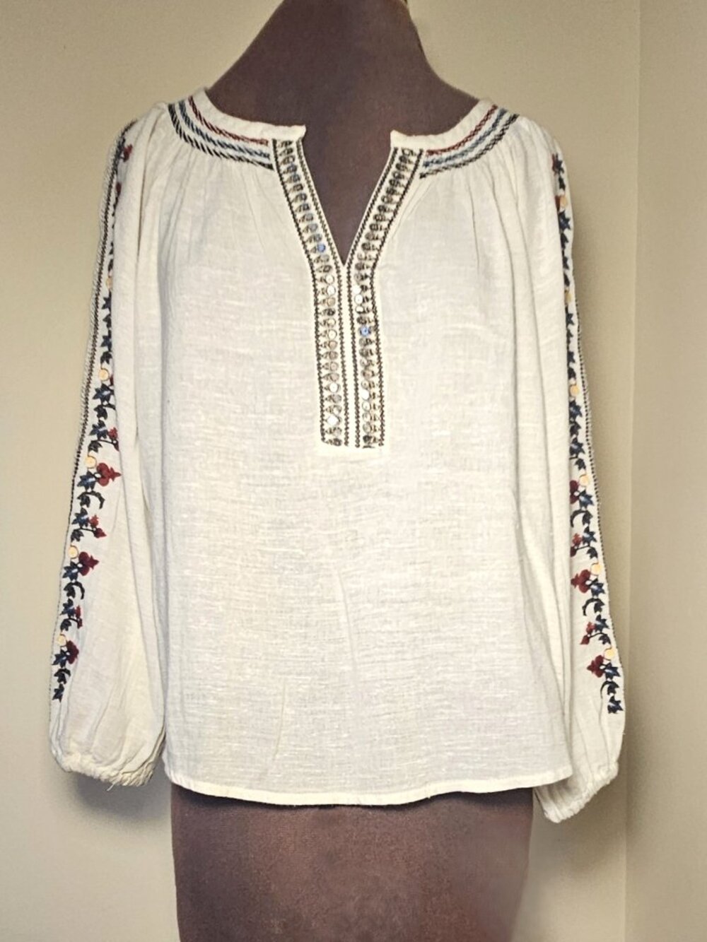 Velvet brand embroidered, sequined V-neck white cotton-blend Blouse XS New